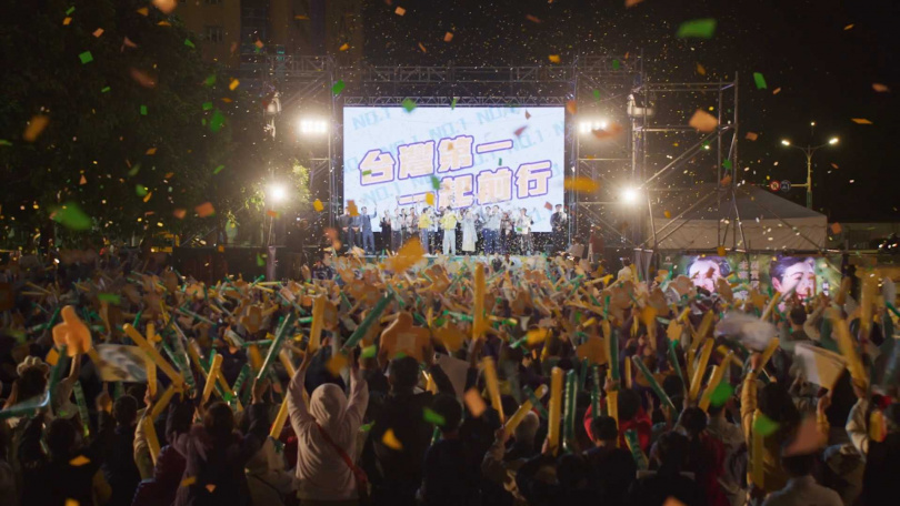 《人選之人 - 造浪者》「場面篇」花絮曝光，挑戰台灣首次封街凱達格蘭大道拍攝。（圖／Netflix提供）