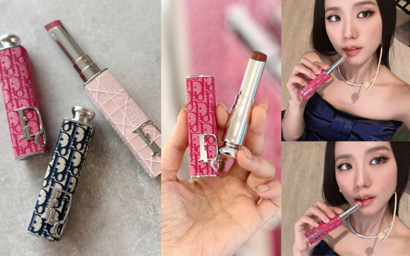 3款迪奧癮誘唇膏外殼，除了Jisoo手拿的PINKMANIA桃粉緹花，還有TUTU粉紅藤格紋跟DIOR OBLIQUE經典緹花的款式，通通好想要>///<。（圖／吳雅鈴攝、取自Jisoo IG）