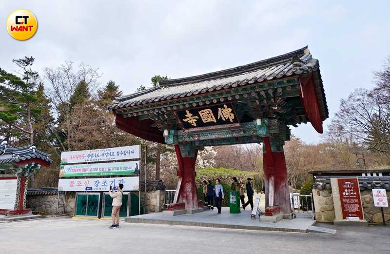 佛國寺據傳最初建於新羅第23代君主法興王15年(西元528年),是慶州知名地標與古蹟。(圖/魏妤靜攝)