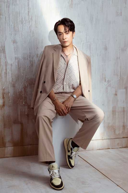 張雁名從一個原本愛買球鞋的男孩,搖身成為愛買幼兒用品的好爸爸。(圖/楊澍攝)