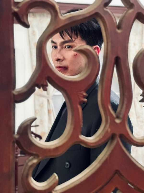 之前張雁名視訊時頂著「流血妝」,兒子一句「爸爸痛痛」讓他覺得再累都值得。(圖/翻攝自張雁名IG)