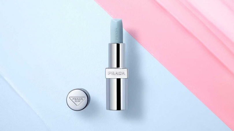 PRADA BEAUTY經典潤唇膏/1,550元。(圖/品牌提供)