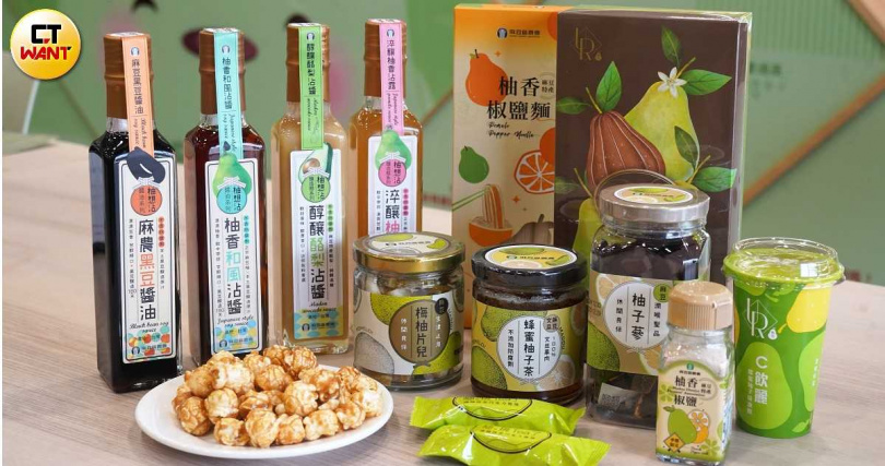 柚兒園最受歡迎的伴手禮包括各式柚子調味料與零食點心。（圖／魏妤靜攝）