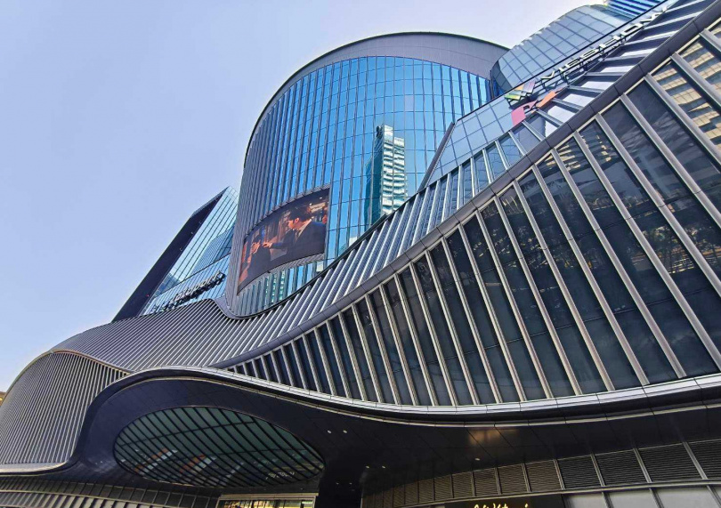 南港LaLaport今起開幕,考驗南港周邊交通。(圖/魏妤靜攝)