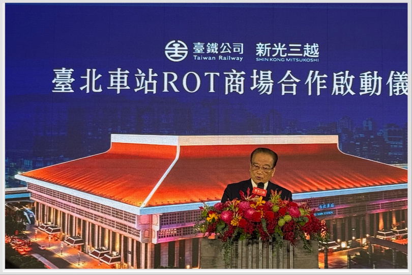 台鐵董事長鄭光遠親臨現場。