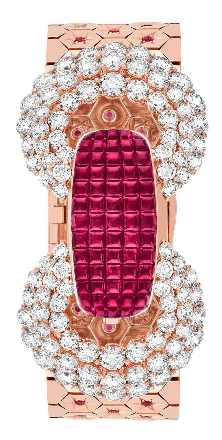 Van Cleef & Arpels「Rose de Noël」系列「Ludo Secret」腕錶，玫瑰金錶殼、錶帶，石英機芯，紅寶石、白色珍珠母貝、鑽石╱19,000,000元。（圖╱Van Cleef & Arpels提供）