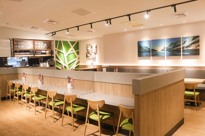美威鮭魚以複合式型態逆勢展店，勤美綠園道店化身北歐風時髦餐食館。