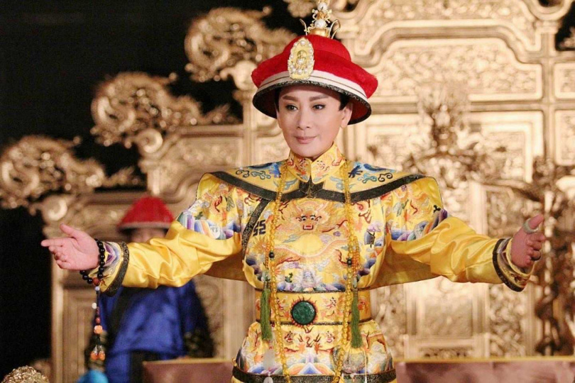 陳亞蘭以《嘉慶君遊台灣》男裝扮相攻進視帝獎項，是該獎唯一女性入圍者。（圖／寶麗來國際提供）