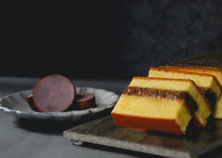 「橡子豬蜜香鹹蛋糕」和熱賣「金箔柚香蜂蜜蛋糕」兩款禮盒，可預訂作為中秋節送禮。
