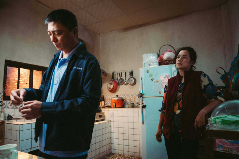 藍葦華(左)、高伊玲在《我家的事》扮演夫妻檔。(圖/牽猴子提供)