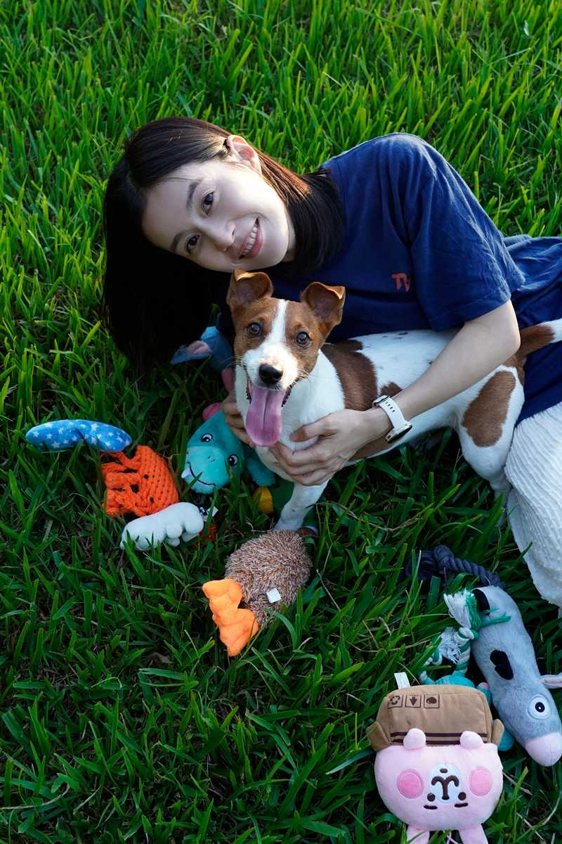 哈醬也有貼心小棉襖的一面，當廖曉彤心情不好，哈醬就會來安慰給抱抱。（圖／廖曉彤提供）