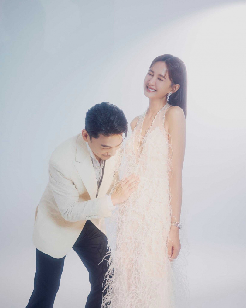 安心亞與阿Ken多年來一直被拱在一起，為了金鐘獎還拍了搞笑曖昧照。（圖／翻攝自安心亞臉書）