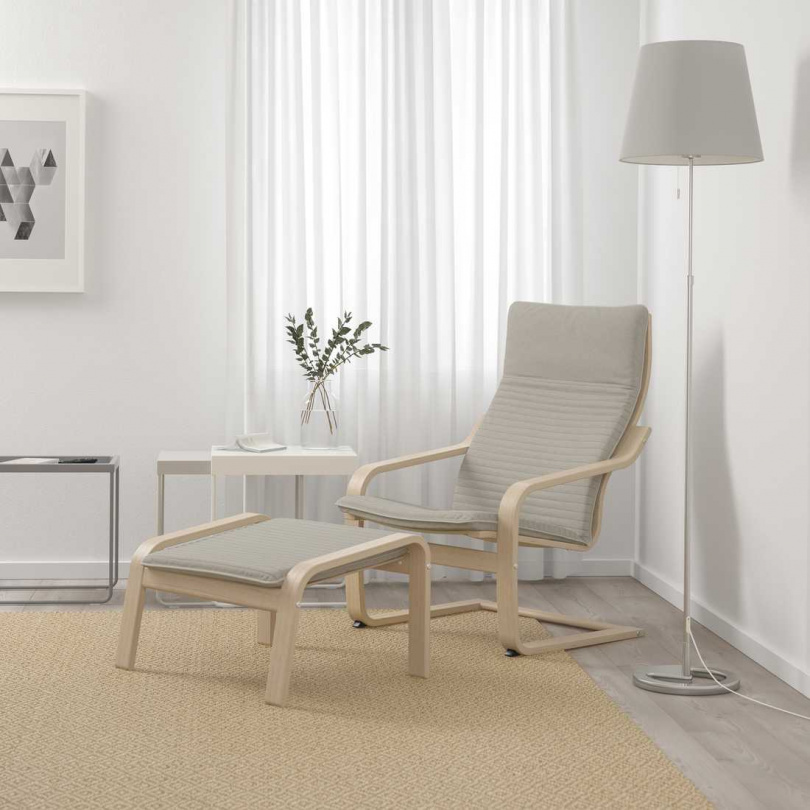 IKEA經典熱銷的POÄNG扶手椅，簡約具設計感的造型。
