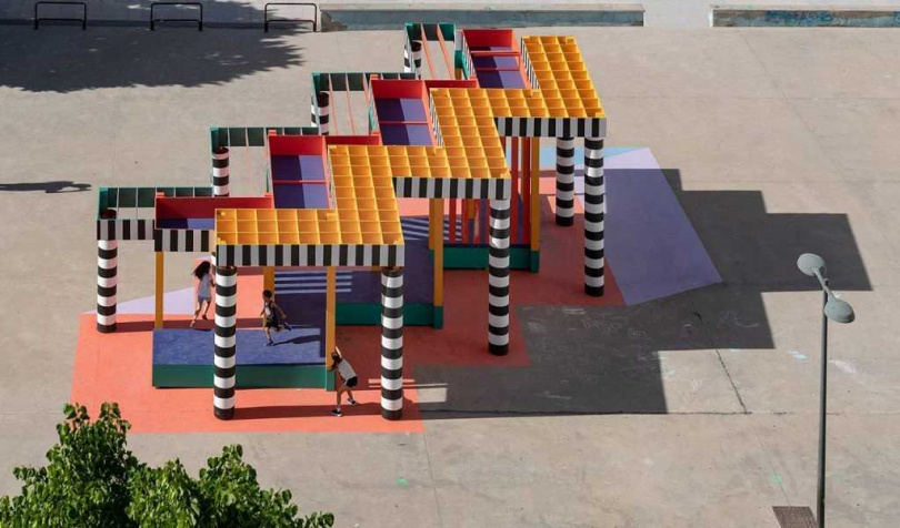 Camille Walala在2023年於西班牙洛格羅尼奧設計的作品「Throwing Shade」。（圖／海港城提供）