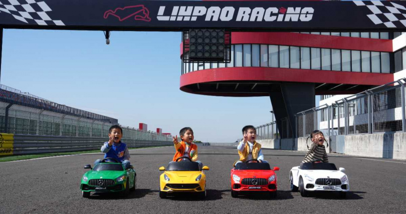 麗寶國際賽車場首次推出專屬兒童的「小小賽車手自駕體驗」，兒童節限定登場（圖／麗寶樂園提供）