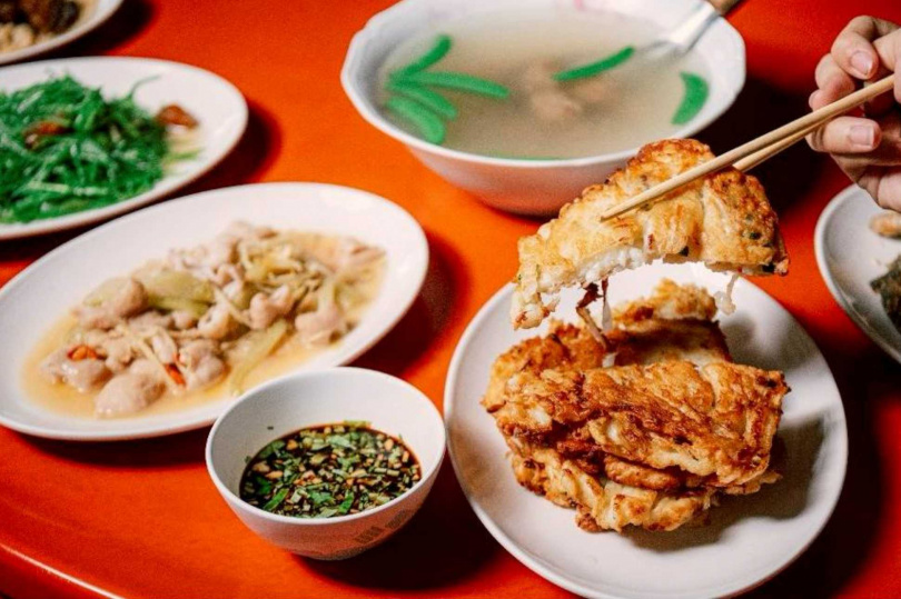 享用美味的客庄手路料理。(圖/業者提供)