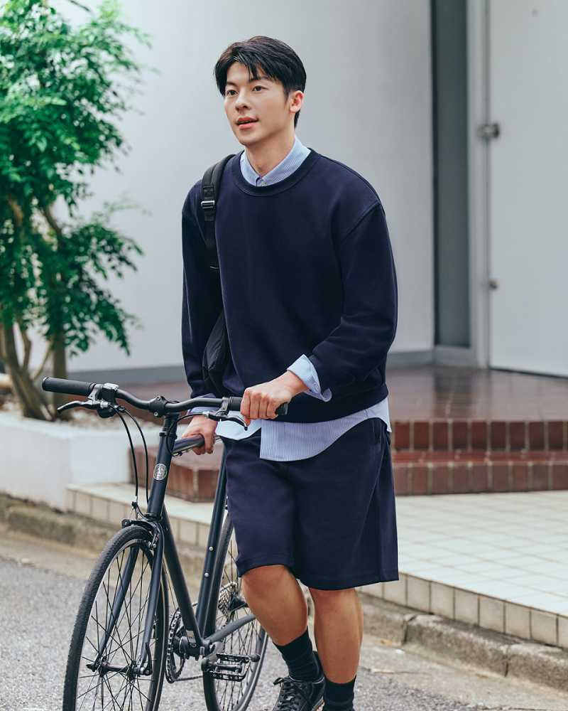 UNIQLO：C寬版休閒上衣／感謝價格790元（圖／品牌提供）