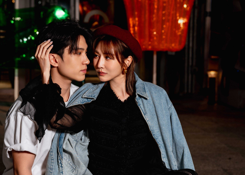 曾莞婷與演員日朗親密互動。(圖/東森綜合台提供)