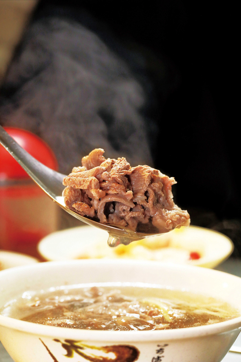 「羊肉清湯」的羊肉，搭配加了薑絲的清湯很鮮甜美味。（70元）（圖／于魯光攝）