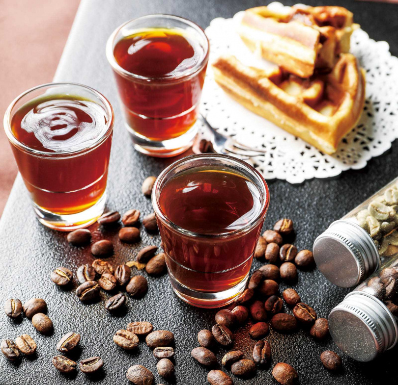 「青葉山莊」的咖啡精品套餐，同時提供3種處理法的阿里山莊園咖啡。（250元）（圖／焦正德攝）