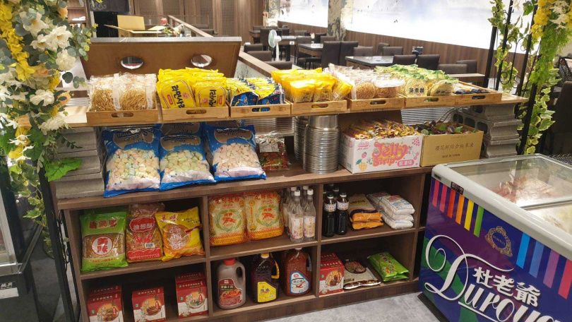 水果軟糖、果凍、冰品等，也可在門市購買。