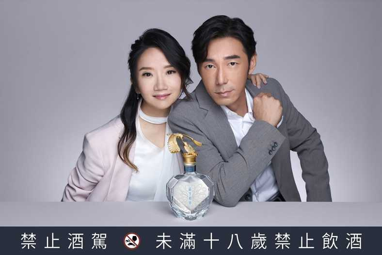 「晶生相伴金門高粱酒」還找來李李仁與陶晶瑩夫婦代言。