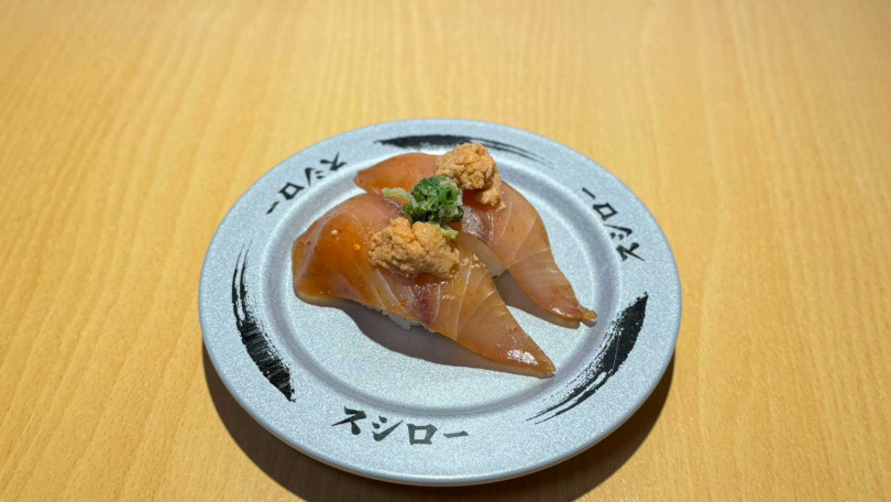 鮟鱇魚肝野生鰤魚，使用七味生醬油醃漬，而點綴在鰤魚上的是帶有橙醋果香的鮟鱇魚肝，巧妙地平衡微辣的口感。