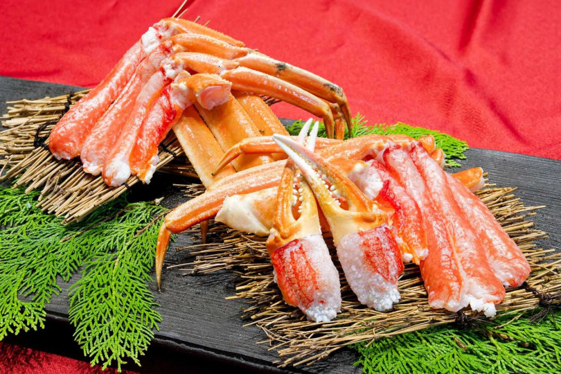料理長精心挑選最上等的螃蟹，為貴賓帶來口感與品質的絕佳組合。(圖為三人份蟹腳示意)（圖／月夜岩提供）