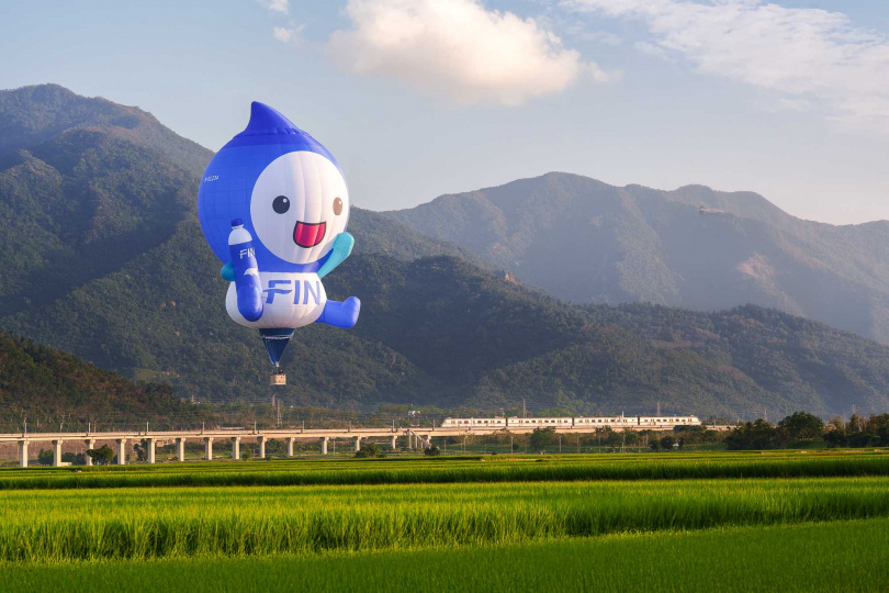 黑松FIN推出「FIN水寶」造型熱氣球,將於2025台灣國際熱氣球嘉年華首度升空。(圖/黑松提供)