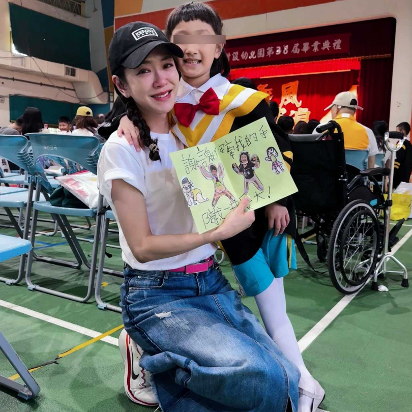 楊千霈自曝整場畢業典禮都在哭。(圖/楊千霈臉書)