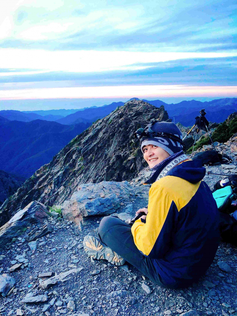 王安民邀山友登雪霸看電影《高山遊民》首映。（圖／海鵬提供）