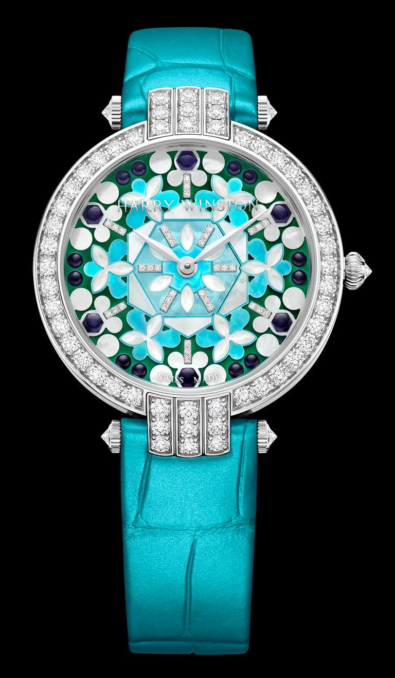 HARRY WINSTON「Premier卓時」系列「Kaleidoscope萬花筒」自動腕錶，36mm，白金錶殼，石英機芯，鑽石110顆，彩色寶石57顆╱1,370,000元。（圖╱HARRY WINSTON提供）