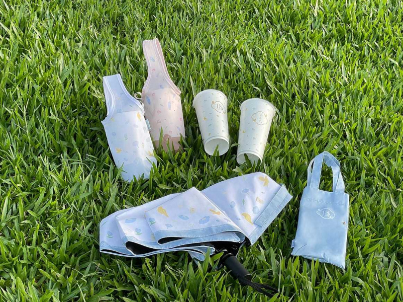 週邊商品包括環保「飲料提袋」，以及「抗UV自動摺疊傘」。