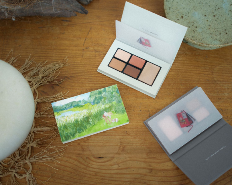 SAJI 手繪紀念彩影盤 H31 甘栗色（圖／品牌提供）