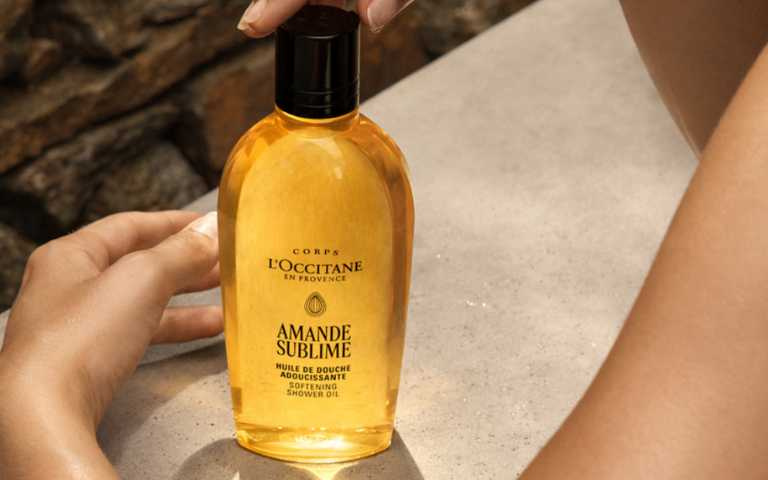 歐舒丹 杏仁極緻柔膚沐浴油 250ml／1,180元、500ml／2,080元、補充瓶500ml／1,880元（圖／品牌提供）