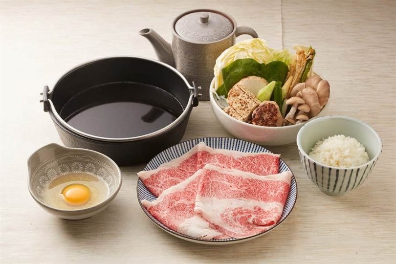 鹹甜交織的「壽喜燒」，是日本傳統認為最適合品嚐日本和牛的吃法。