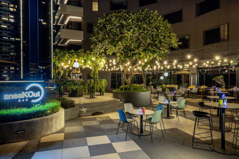 台北大直英迪格酒店於9月9、10日在4樓餐廳T.R Bar & Kitchen及戶外酒吧sneaKOut BAR推出「月圓酒肉狂」中秋烤肉派對。