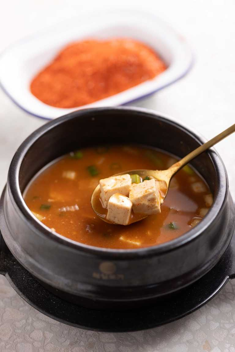 首推的大醬湯，特別請來居住韓國多年的韓國媳婦調配，熱量低的大醬湯搭配米飯更是經典。