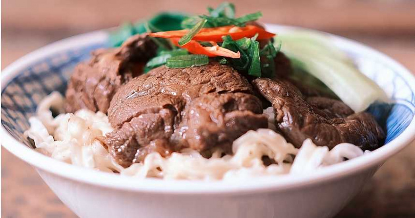 必比登推薦之一的牛肉湯老店「阿村牛肉湯」，將帶來極限定乾拌牛肉拌麵。