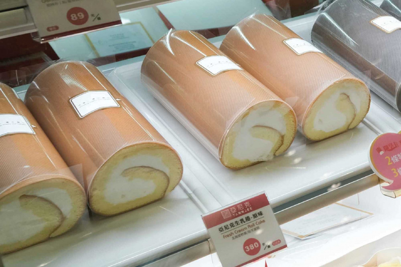 亞尼克進駐DREAM PLAZA開幕首日，冠軍生乳捲只要100元、限量100位。（圖／亞尼克提供）