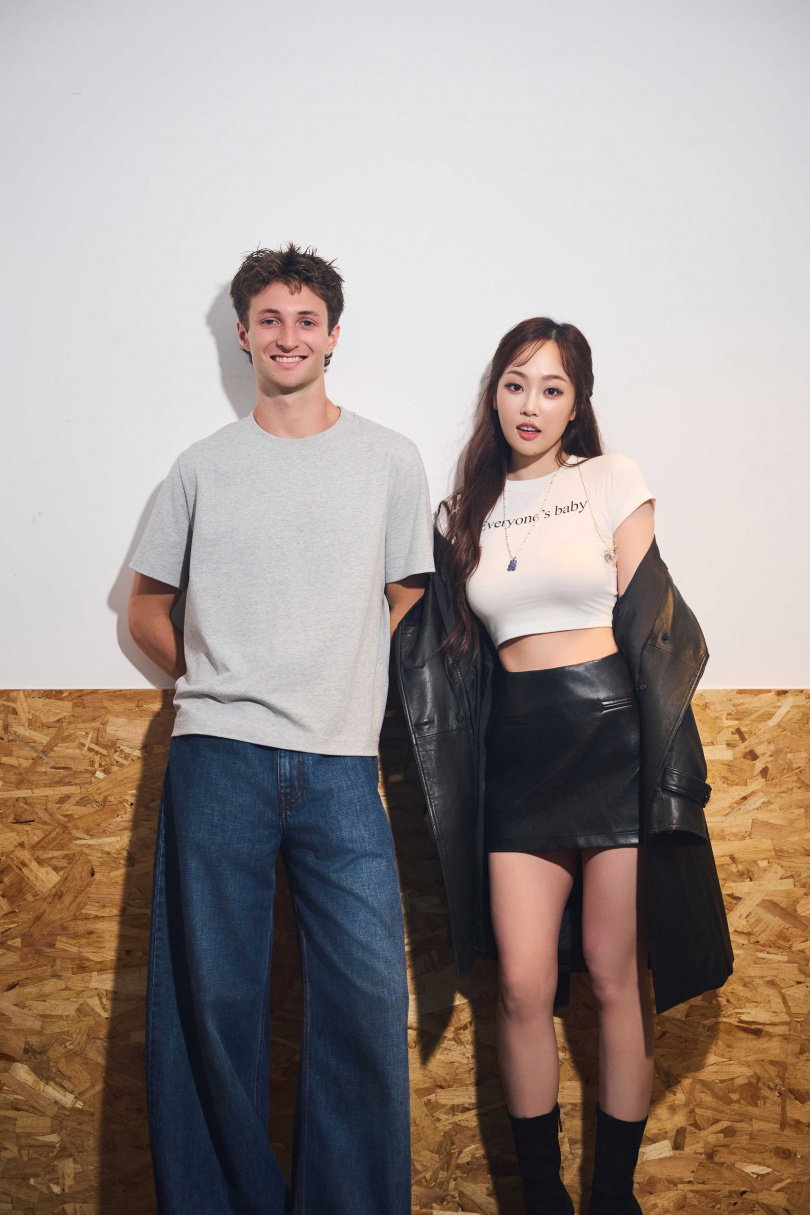 亨利莫迪不時關心安吉的演出狀況,安吉讚他真的是英倫暖男。(圖/索尼音樂提供)