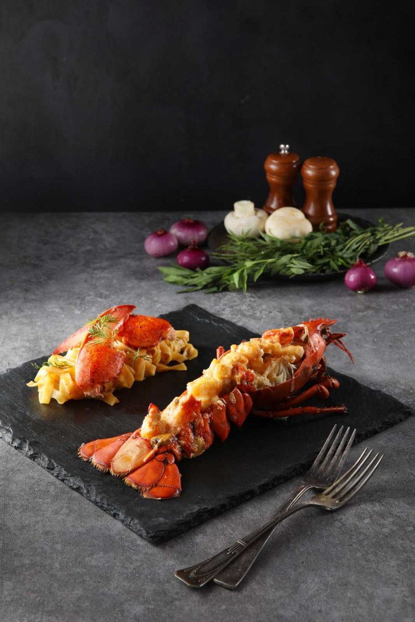 做工耗時繁複的「熱月龍蝦」，為二十世紀流行的經典法菜。（圖片提供／台北亞都麗緻大飯店）