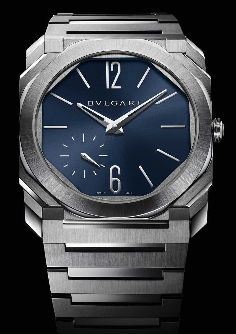 BVLGARI「OCTO Finissimo Automatic」緞面拋光精鋼超薄自動腕錶，藍色錶盤，40mm╱378,200元。（圖╱BVLGARI提供）