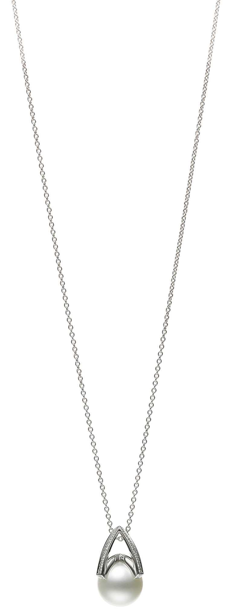 MIKIMOTO「M Collection」南洋珍珠墜鍊，18K白金鑲嵌鑽石，搭配南洋珍珠╱212 ,000元。（圖╱MIKIMOTO提供）