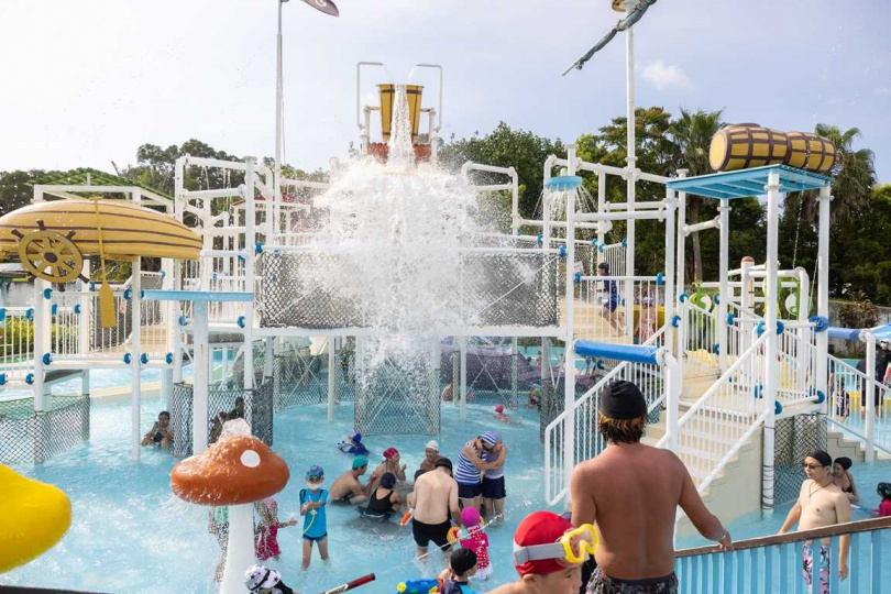 適合各年齡層的水迷宮設施，成為了親子客群必玩的設施之一。