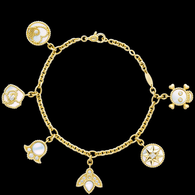 Rose des Vents 黃K金鑽石珍珠母貝圓章手鍊／360,000元（圖／品牌提供）