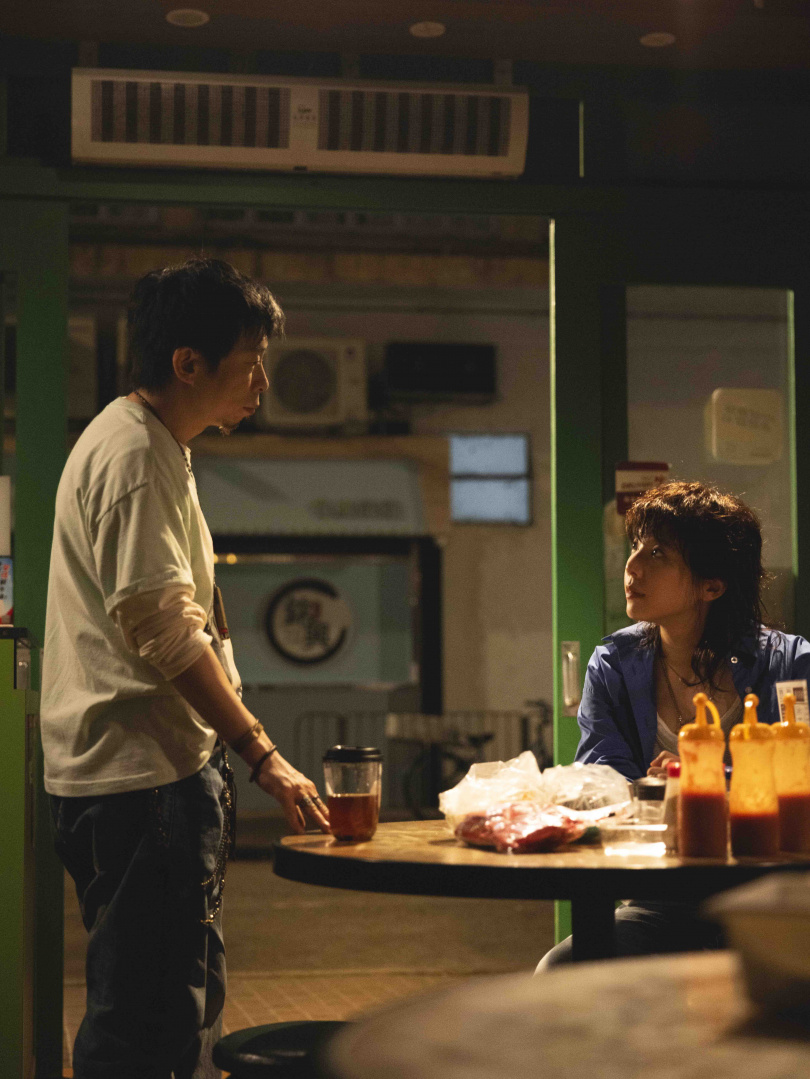 鍾雪瑩與楊偉倫在《善男信女》有精采對手戲。(圖/光年映畫提供)