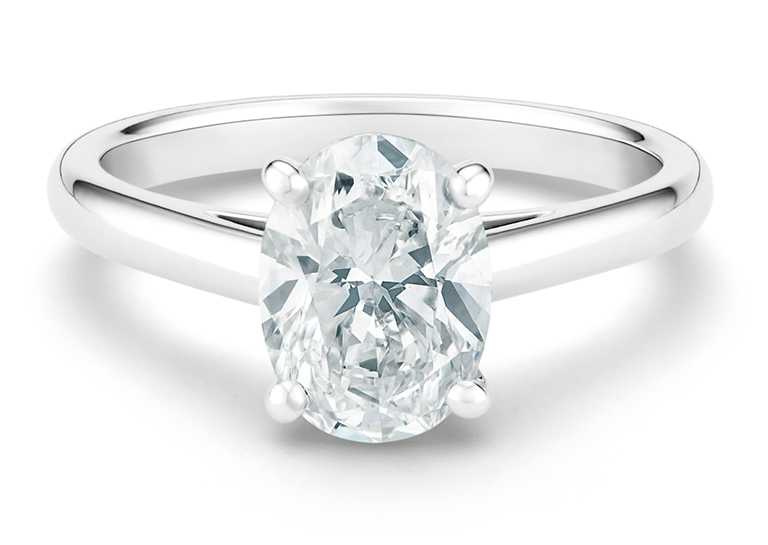 DE BEERS「DB Classic」鉑金橢圓形鑽石戒指╱238,000元起。（圖╱DE BEERS提供）