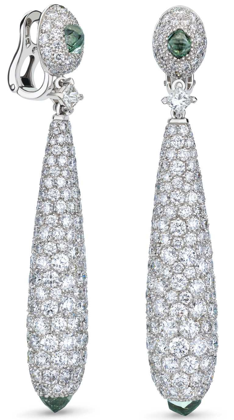 De Beers「Talisman」高級珠寶18K白金鑽石雞尾酒耳環╱2,520,000元。（圖╱De Beers提供）