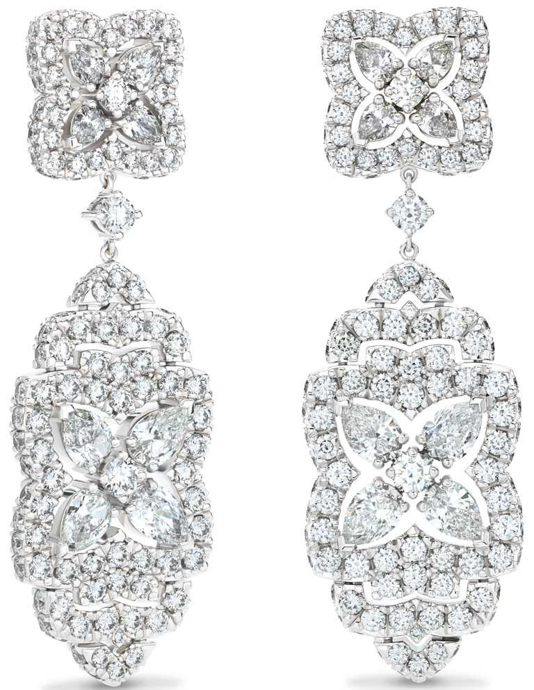 De Beers「Enchanted Lotus」高級珠寶鑽石耳環╱2,340,000元。（圖╱De Beers提供）